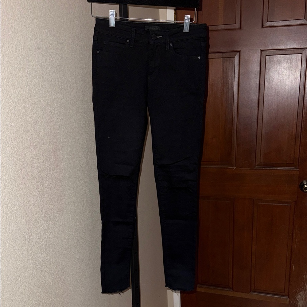 Uniqlo Black Tapered Skinny Mid Rise Ultra Stretch Distress Jeans Women’s Sz 24